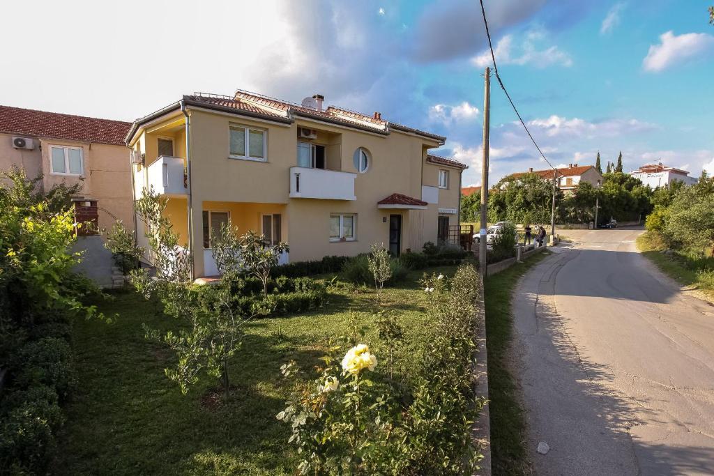 Apartments Emma Biograd Na Moru Exterior foto